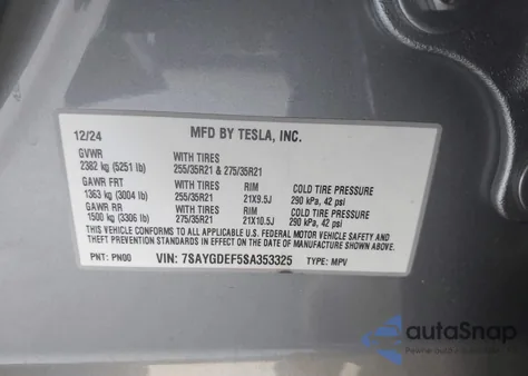 2025 Tesla Model Y Performance Dual Motor All-Wheel Drive z USA, uszkodzony, nr VIN 7SAYGDEF5SA353325